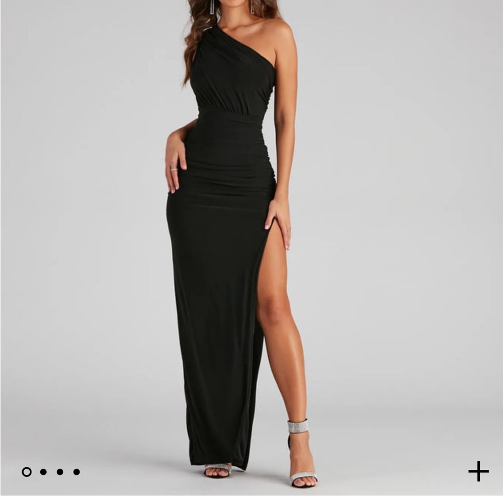Elegant Black One-Shoulder Dress